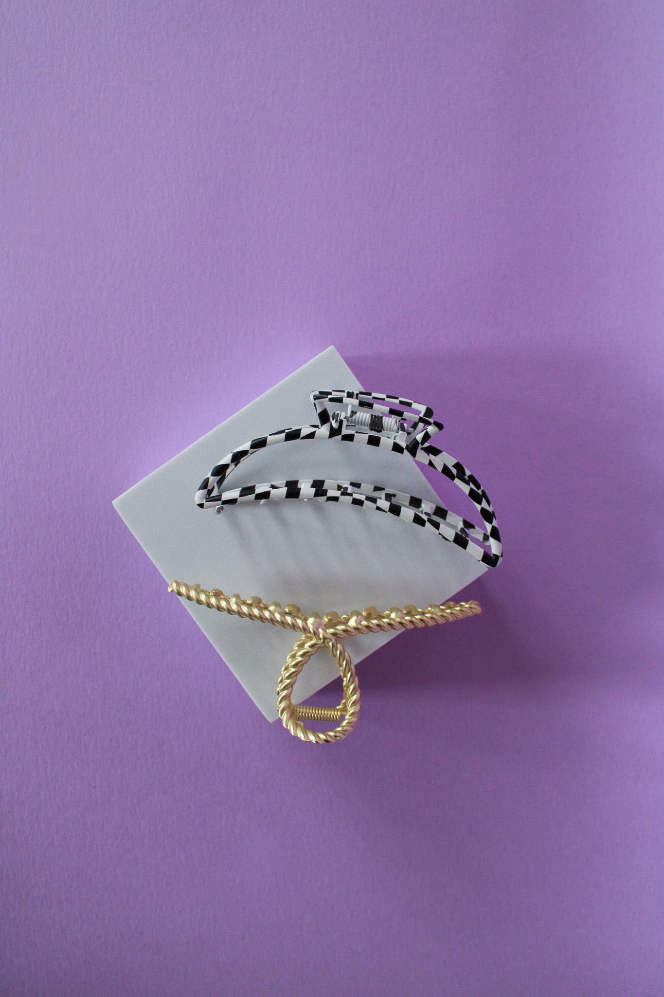 Cruella Black and White Clip with Super Hold